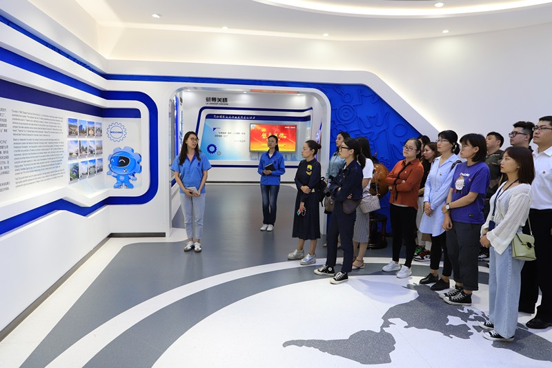 优发国际集团团委到法士特集团旅行学习