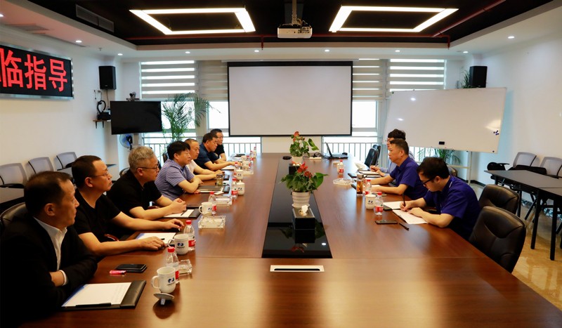 熊良虎在重庆市中科大业集团考察时强调：坚持生态优先战略，，，，，念好生态经、走好扶贫路