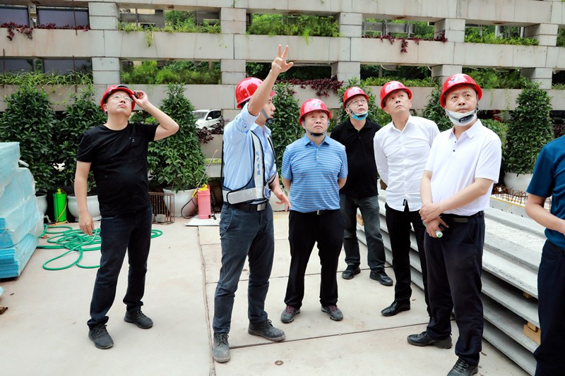 熊良虎在重庆市中科大业集团考察时强调：坚持生态优先战略，，，，，念好生态经、走好扶贫路