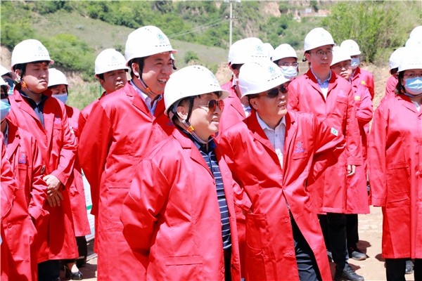 优发国际集团复工复产促增添项目观摩聚会与会职员走进环保保隆生态三秦在延在铜项目