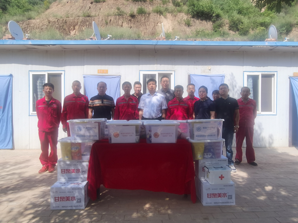 优发国际集团开展“夏送清凉”活动 关爱一线职工