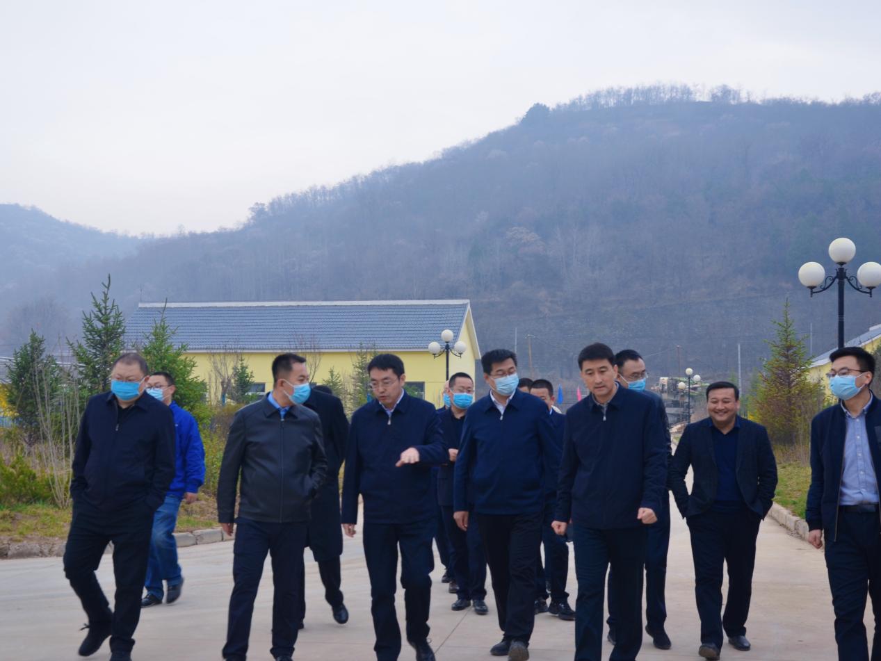 省黄帝陵文化园区管委会副主任、黄陵县委副书记、县长李建雄到水情形公司黄陵县污水处理厂调研