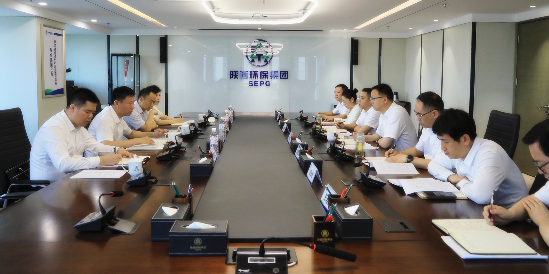 省国资委副主任杨爱民到优发国际集团调研指导党纪学习教育事情