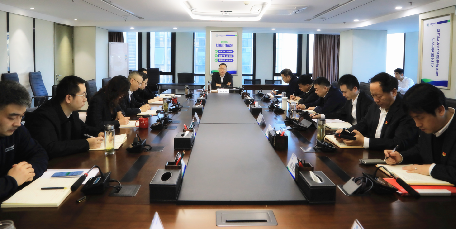 优发国际集团召开党委理论学习中心组2024年第12次学习（扩大）聚会