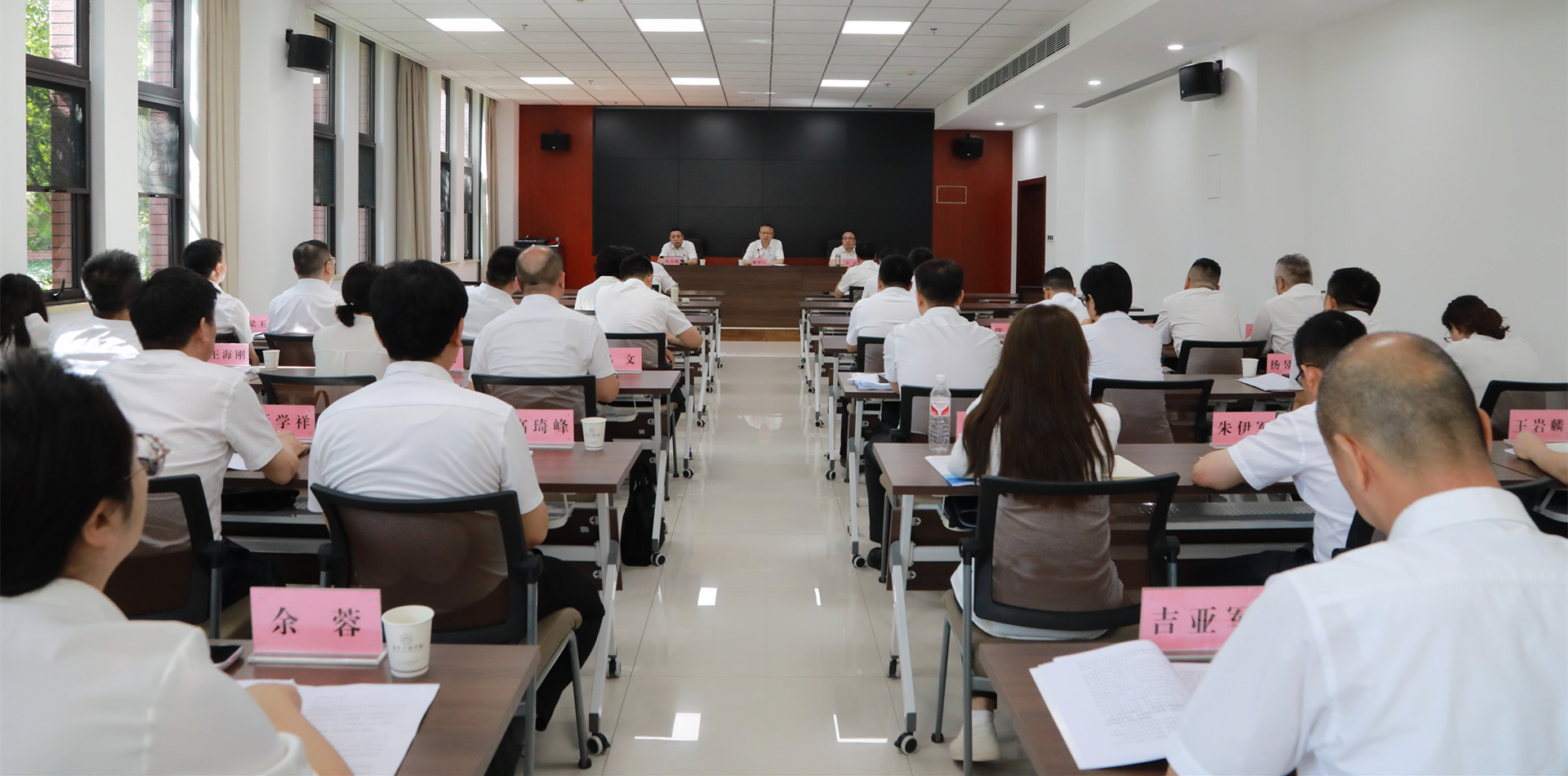 优发国际集团党委召开深入贯彻中央八项划定精神学习教育集中整治事情推进会